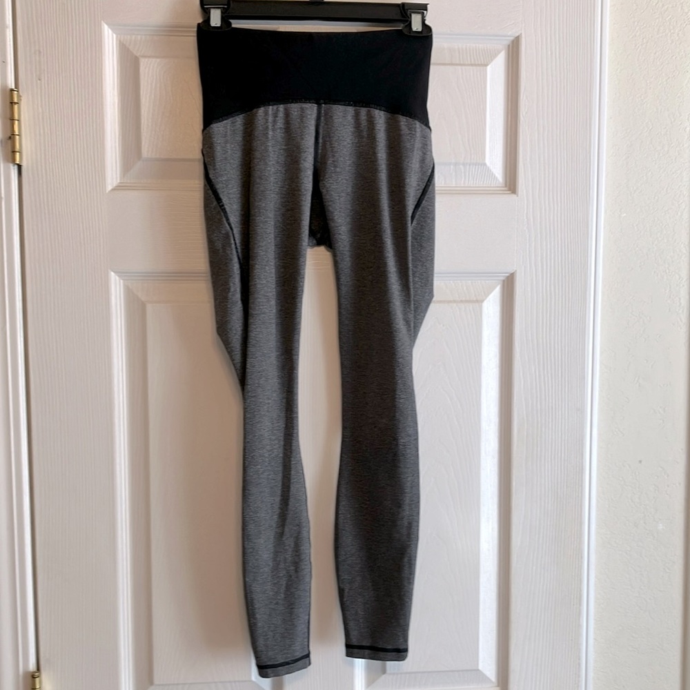 Lululemon Train Time Gray Black stretchy athletic Leggings w/ mesh side size 4